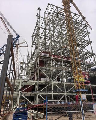 Stevige staalgebouwen Metalen structuren Structuur magazijn zelfopslag Staalgebouwen