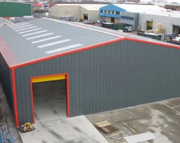 Wereldwijde Levering Geprefabriceerde Stalen Constructie Magazijn Industriële Werkplaats Frame Aanpasbare Grootte Weerbestendig Anti-Corrosief Logistieke Centra Productiefabrieken Commerciële Opslagoplossing