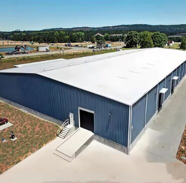 Duurzaam modulair staalconstructiegebouw Prefabricated Industrial Workshop & Steel Warehouse voor export, hoge sterkte staalframe aanpasbaar lay-out snelle assemblage weersbestendig antiseismisch