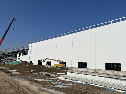Industriële stalen frameconstructie met boutverbinding, op maat gemaakt voor fabriekswerkplaats, vrachtmagazijn en constructie van verwerkingszones